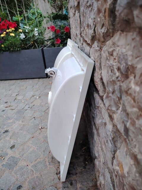 DEUX VASQUES  SALLE DE BAIN 15 Tourette-du-Ch�teau (06)