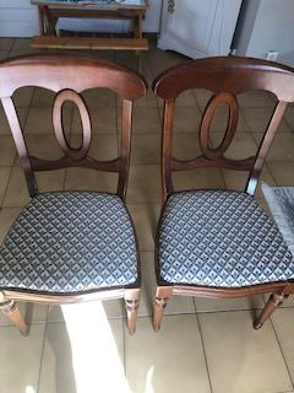 argentier en merisier et chaises Meubles