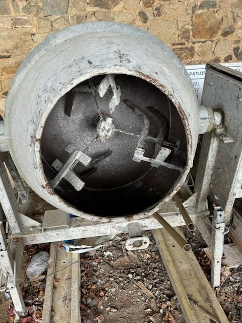 B&eacute;tonni&egrave;re thermique 250L Bricolage