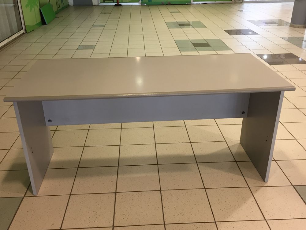 Bureau m&eacute;lamin&eacute; gris Meubles