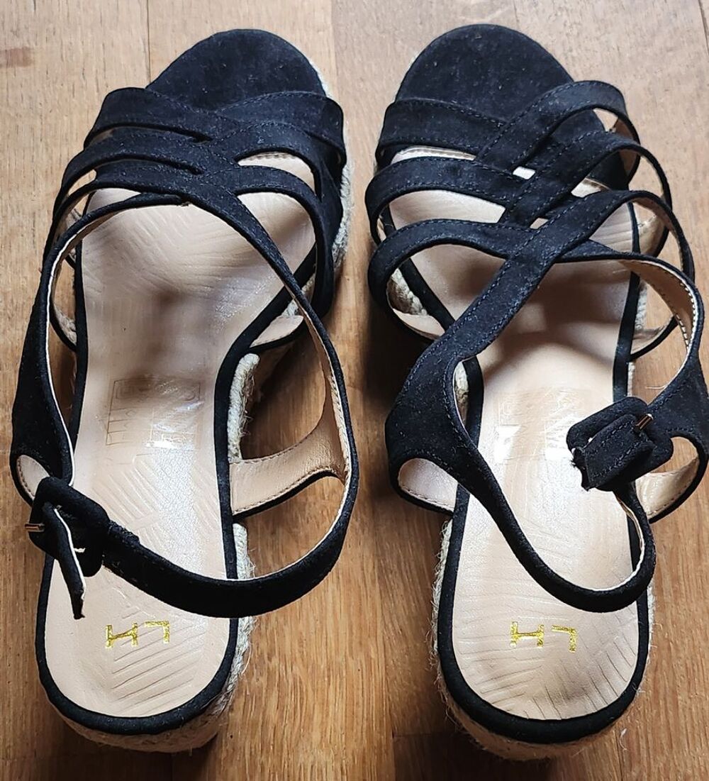 Sandales compens&eacute;es noir femme neuves Chaussures