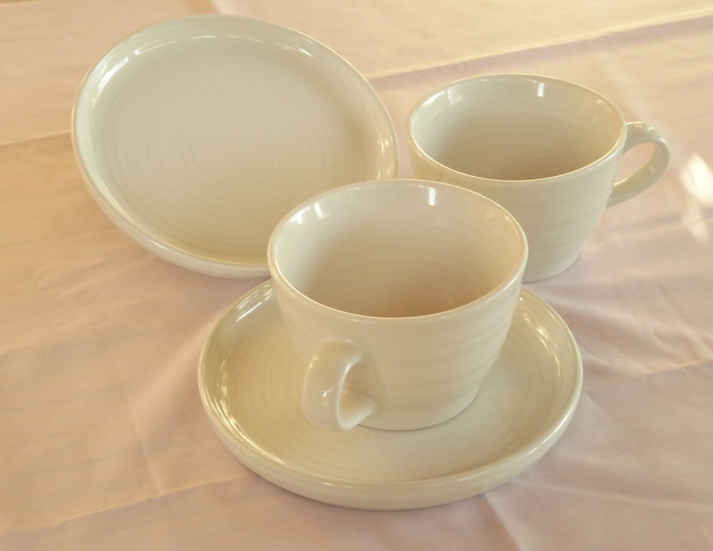 Tasse "t&ecirc;te-&agrave;-t&ecirc;te" en gr&egrave;s pour d&eacute;jeuner ou consomm&eacute; Cuisine