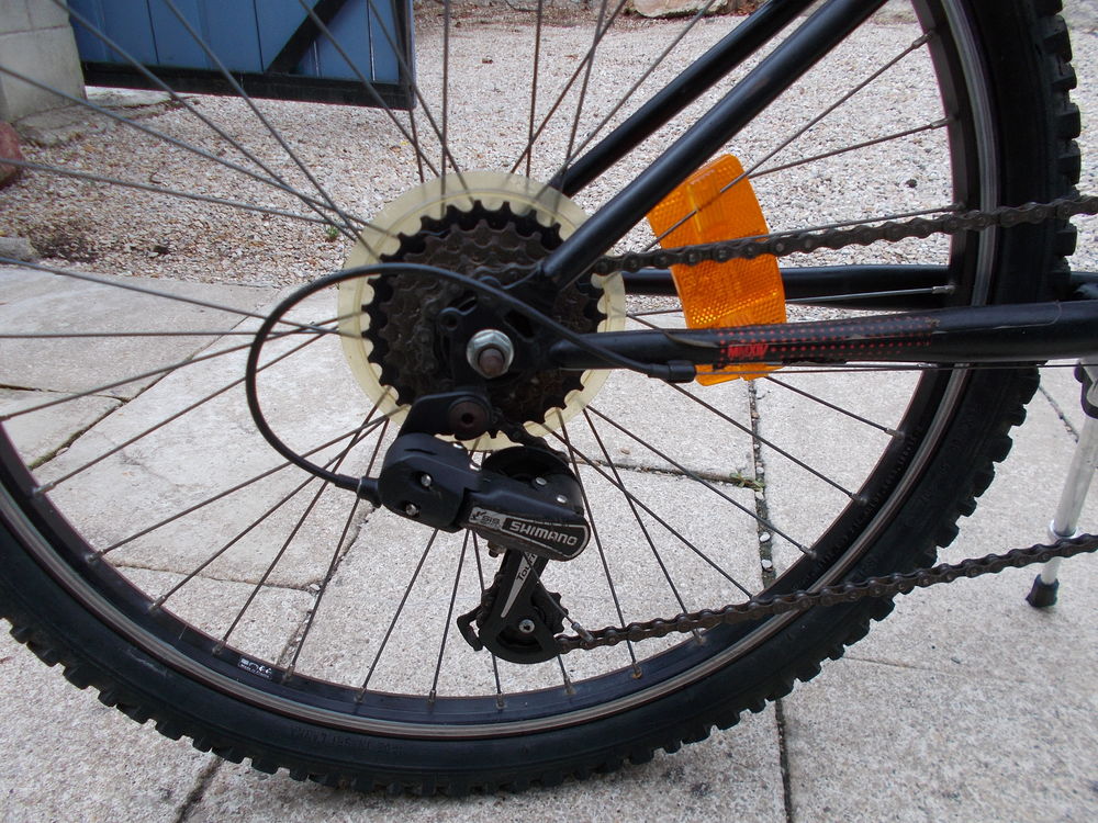 v&eacute;lo vtt 24 pouces de 2024 b-twin 18 vitesses tres bon etat Vélos