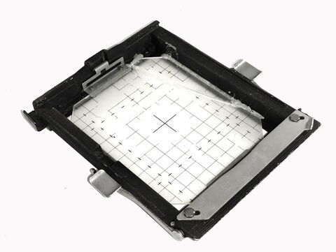 Dpoli sur chssis de chambre photographique Sinar 4x5 50 Creil (60)