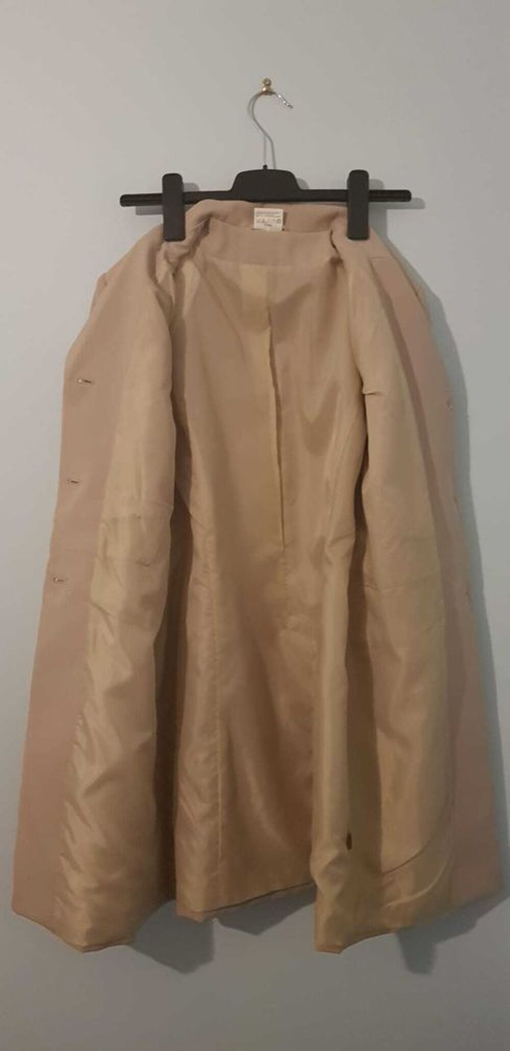 Tailleur jupe femme beige, tr&egrave;s peu port&eacute;, taille 38/M Vêtements