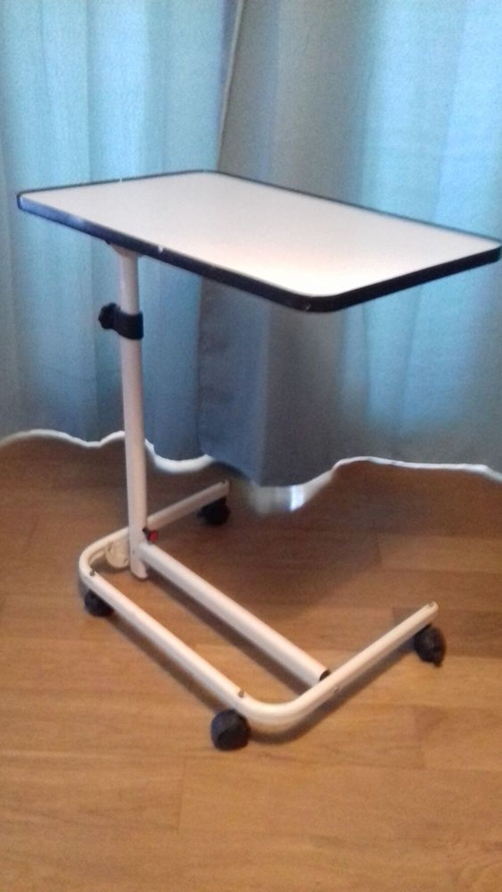 Table blanche pliante d'appoint Décoration