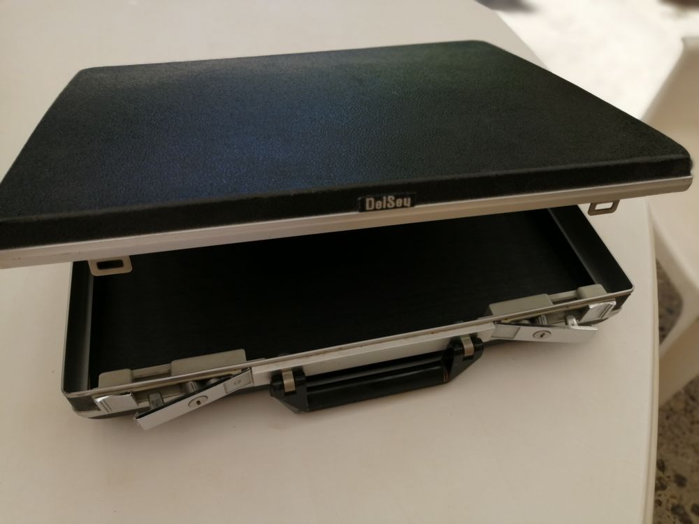 ATTACHE-CASE "DELSEY"
Maroquinerie