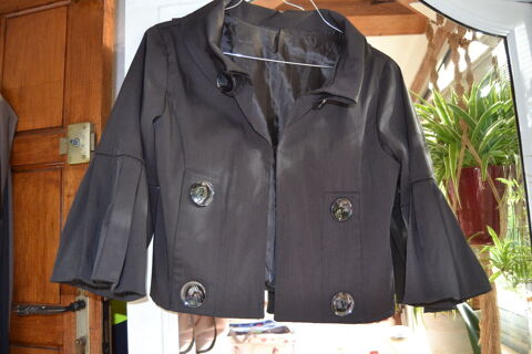 Veste courte noir 8 Saint-Saturnin-lès-Apt (84)