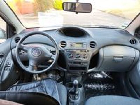 Yaris 65 VVT-i Lin&eacute;a Luna 2004 occasion 01360 Bressolles
