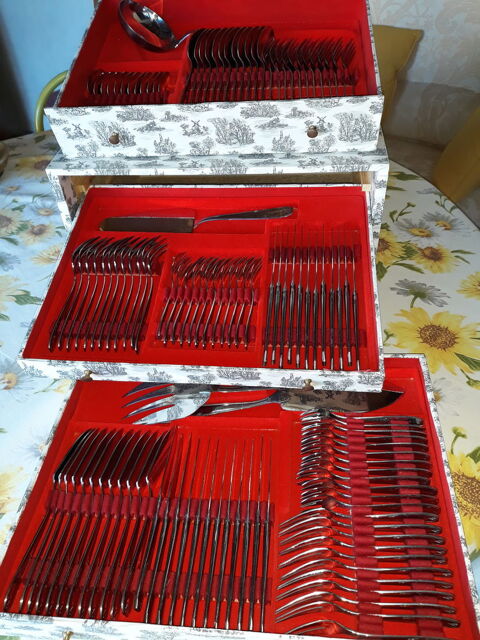 M�nag�re 108 pi�ces en inox 120 Roussillon (84)