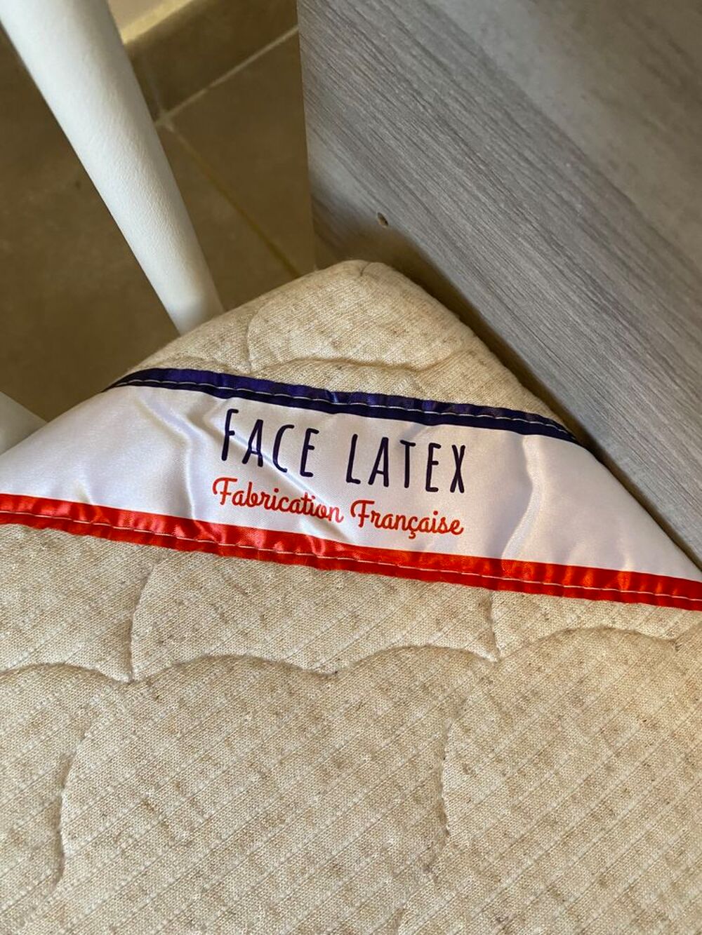 Lit &agrave; barreaux Sauthon avec matelas coco Puériculture