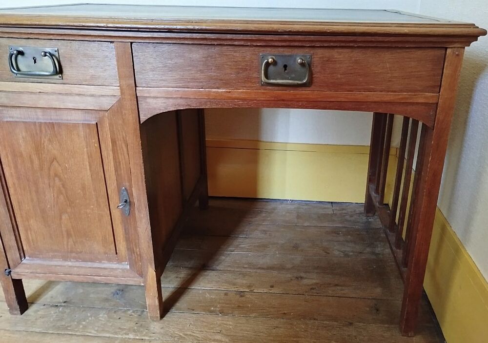 Bureau/secr&eacute;taire de m&eacute;tier ancien en bois marron fonc&eacute; Meubles