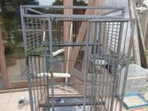   Cage sur roulettes pour perroquet ou perruche 