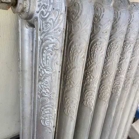 radiateur fonte ancien fleurie 200 La Farlde (83)