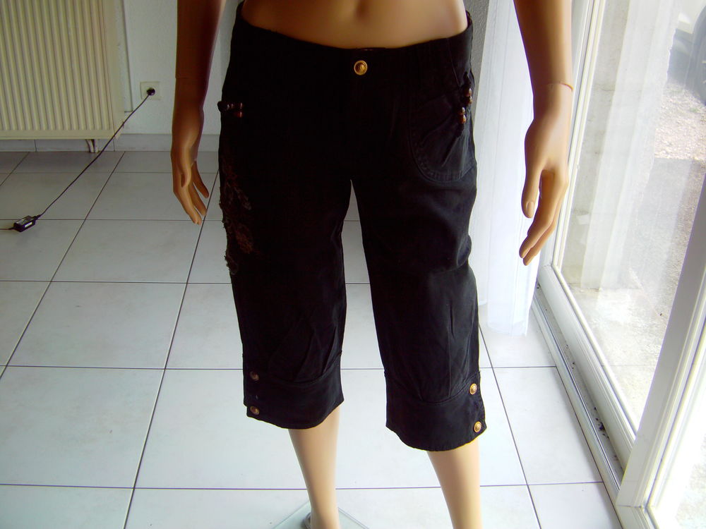 Pantalon 7/8 noir taille 40 Vêtements