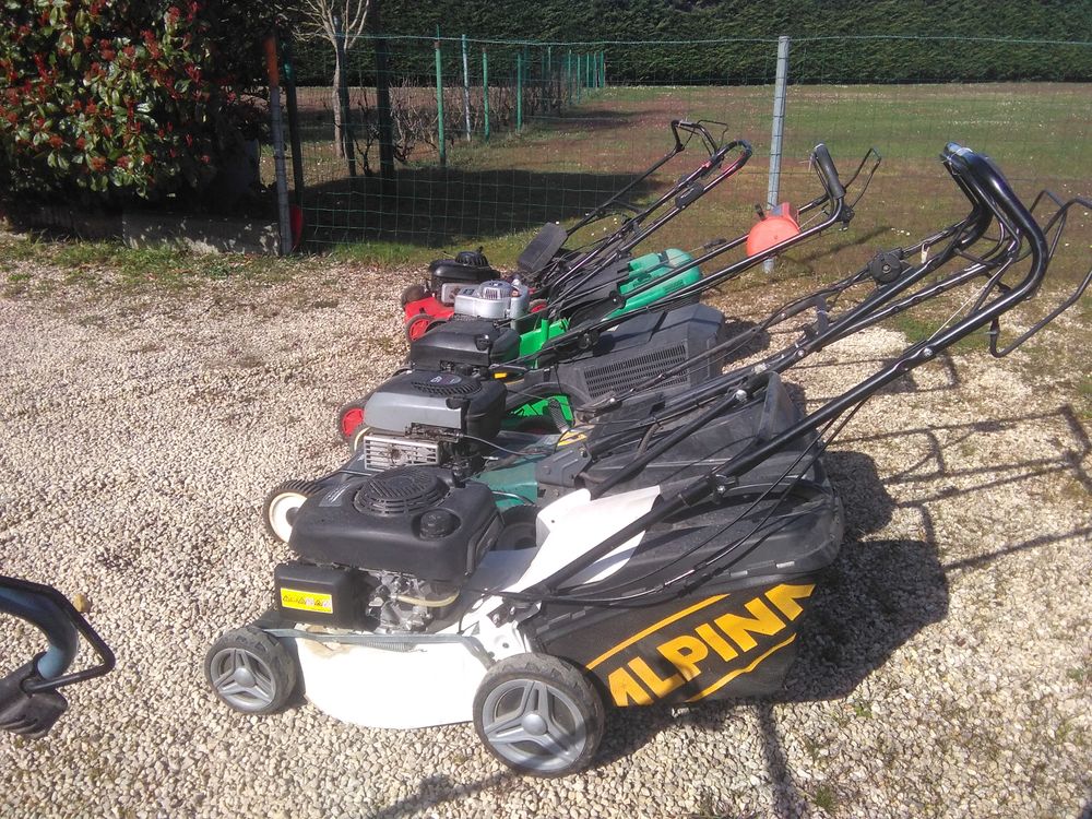 un lot de tondeuses thermique Jardin