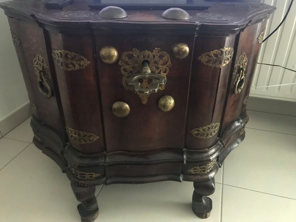 tr&egrave;s beau coffre rustique Décoration