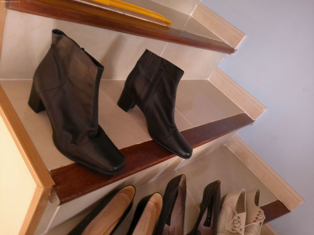Chaussures et bottines neuves en 40, 
30 euros chaque paire Chaussures
