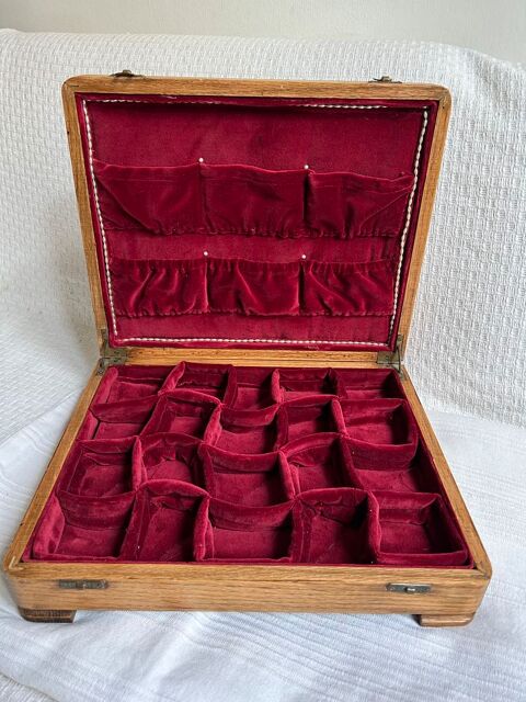 Superbe boîte à bijoux vintage avec un intérieur entièrement Paris 9 (75)
