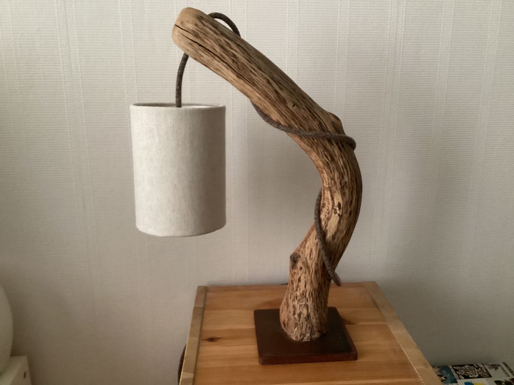 Lampe de cr&eacute;ateur neuve en ch&ecirc;ne Décoration