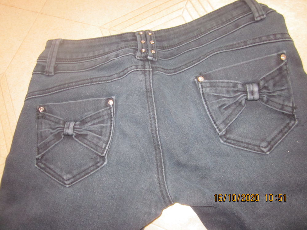 panralon en jean taille 38 (M ) et 34( (xs) Vtements