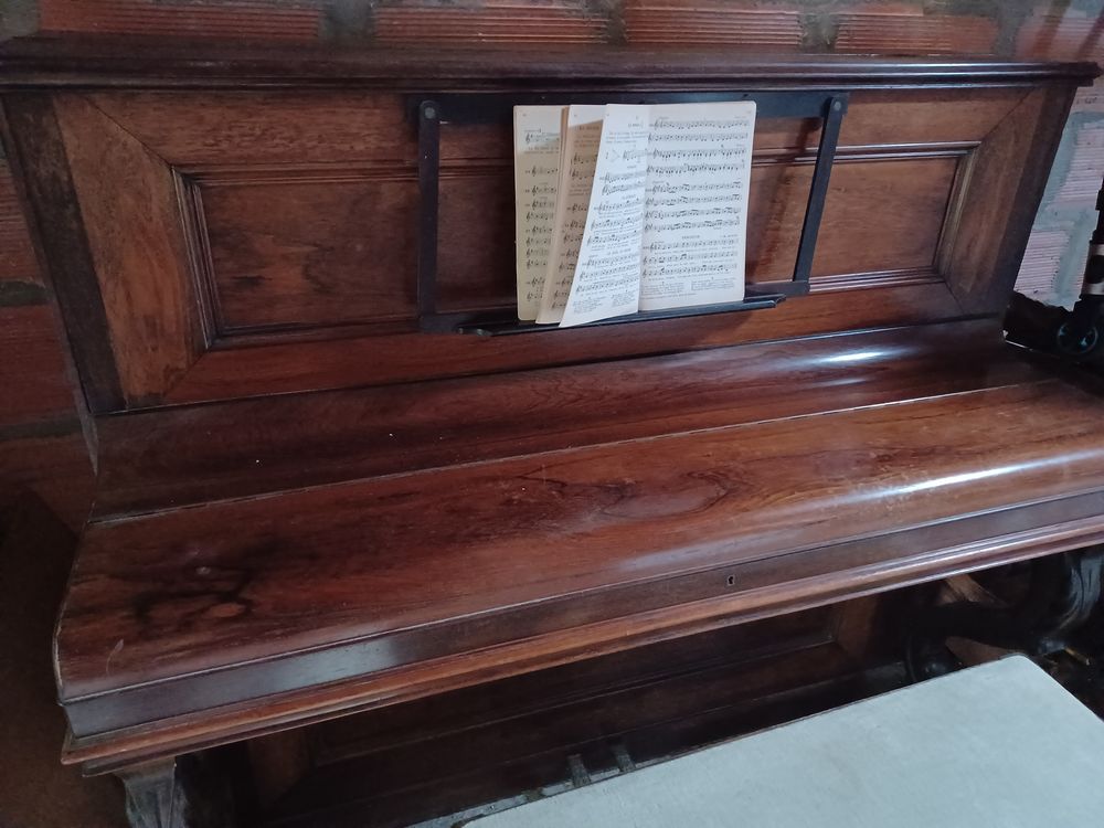 piano en noyer Instruments de musique