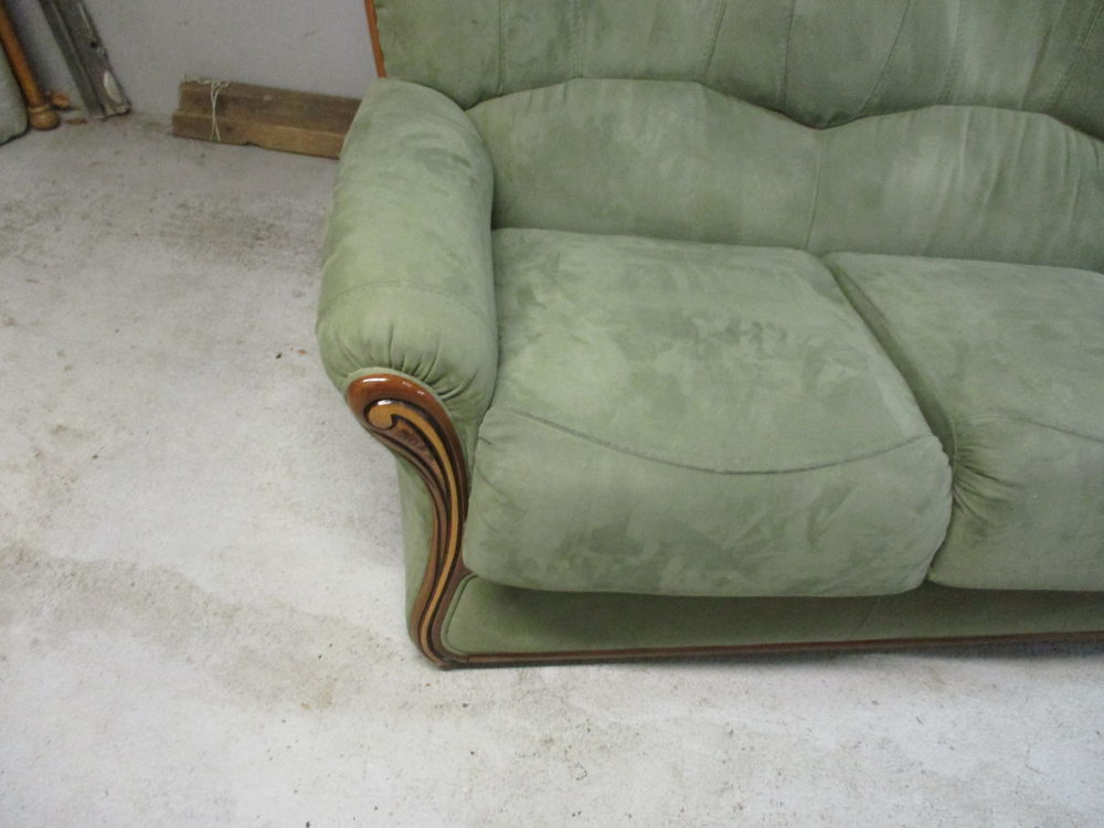 un canape avec un fauteuil super etat Meubles