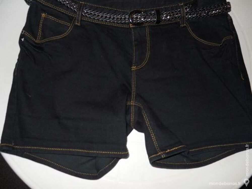 Short en Jean bleu fonc&eacute; marque KIABI WOMAN Vêtements