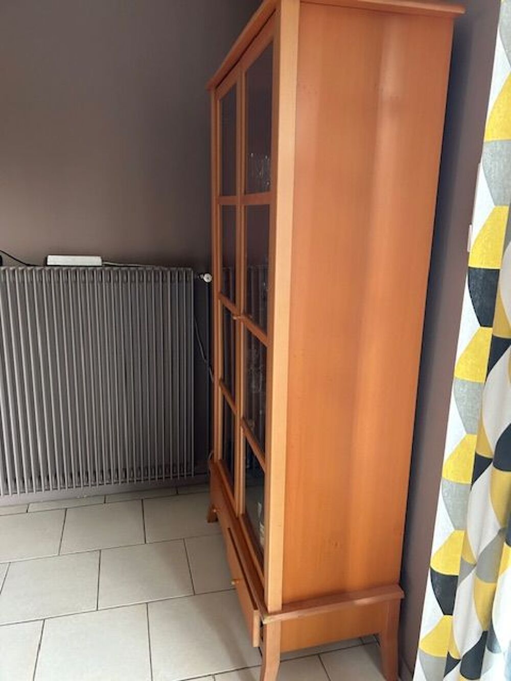 2 Meubles salon (buffet et rangement portes vitr&eacute;es)
Meubles