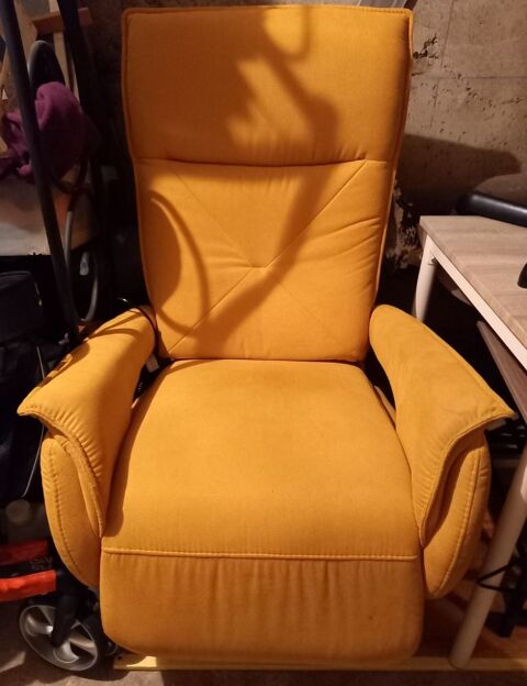 Fauteuil de relaxation électrique Novaline, couleur moutarde 1500 Saint-Brieuc (22)