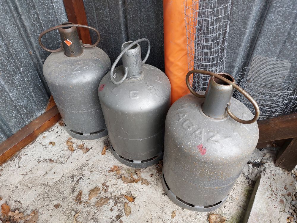 Lot de 3 bouteilles de gaz Butane Electroménager