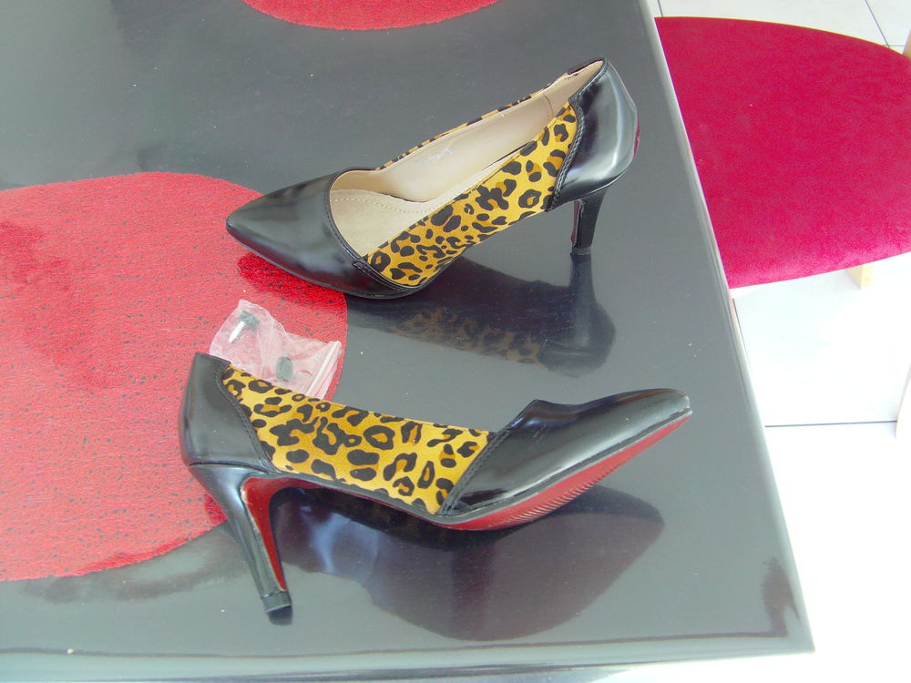 Escarpins noir/ panth&egrave;re pointure 39 Chaussures
