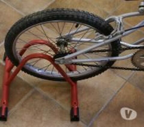 V�LO le STATIONNER - SUPPORT MOBILE ou � FIXE- Couleur ROUGE 29 Blanzat (63)