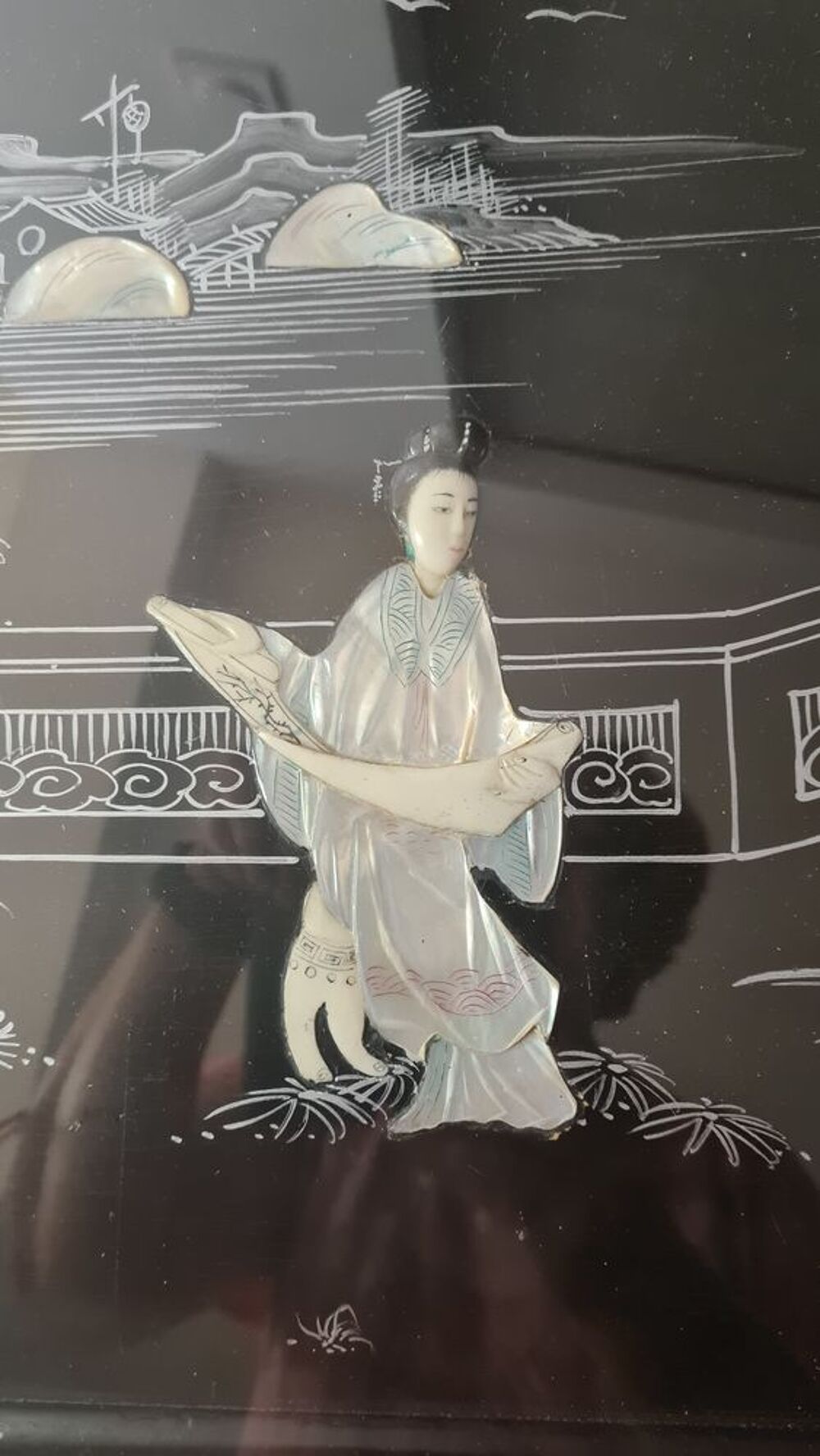 Table chinoise sculter et nacr&eacute;e Meubles