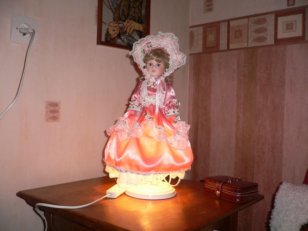 Poup&eacute;e de collection lampe 