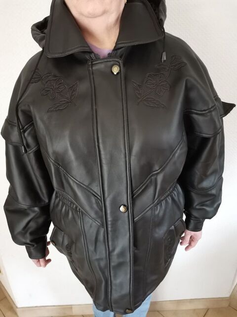 Veste noire femme similicuir taille 40 20 Saint-Martin-de-Bavel (01)
