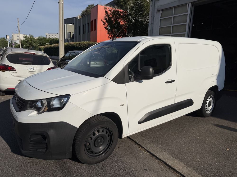 Partner PARTNER FOURGON LONG 950 KG BLUEHDI 130 S&S BVM6 PREMIUM 2019 occasion 69200 V&eacute;nissieux