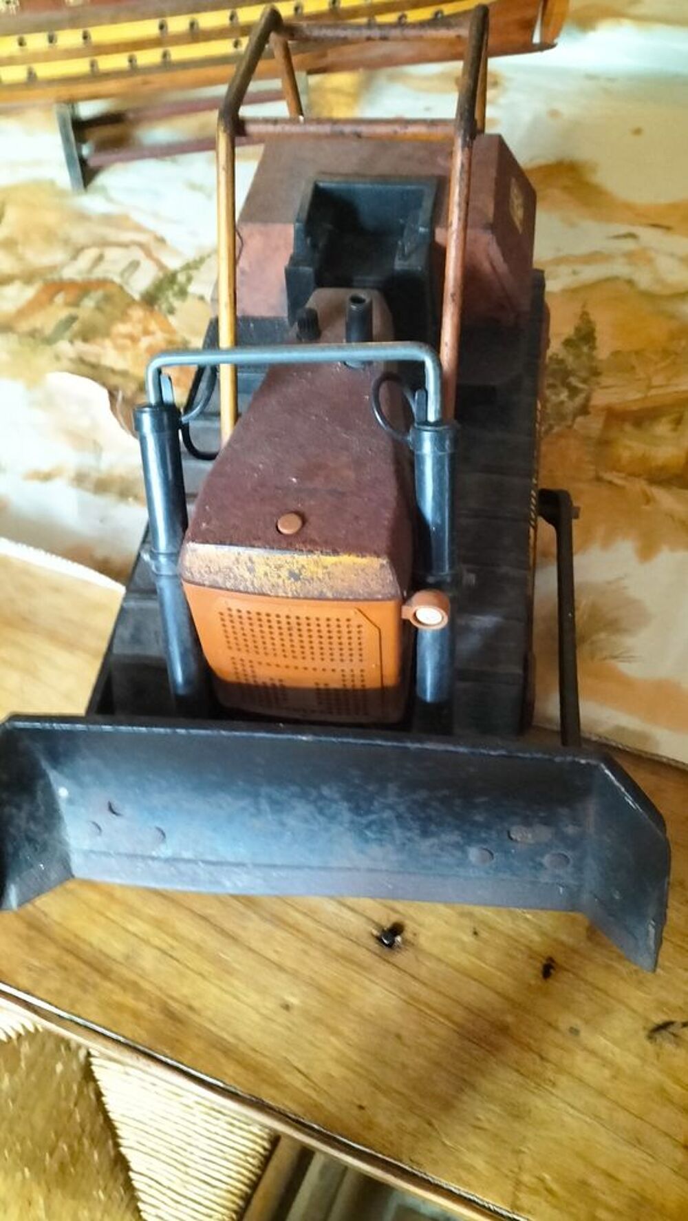 Char ancien en fer de collection 