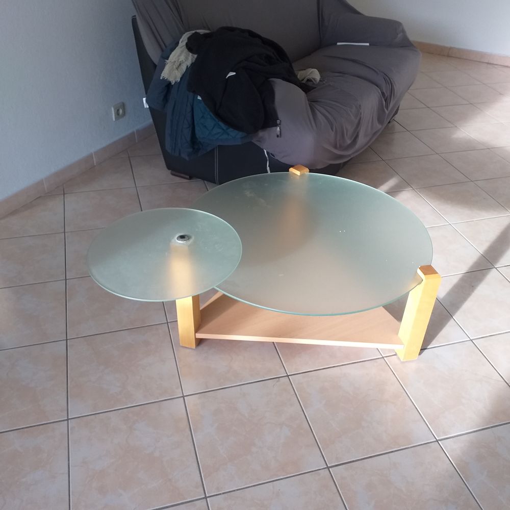 Table basse en verre avec base en bois clair Meubles