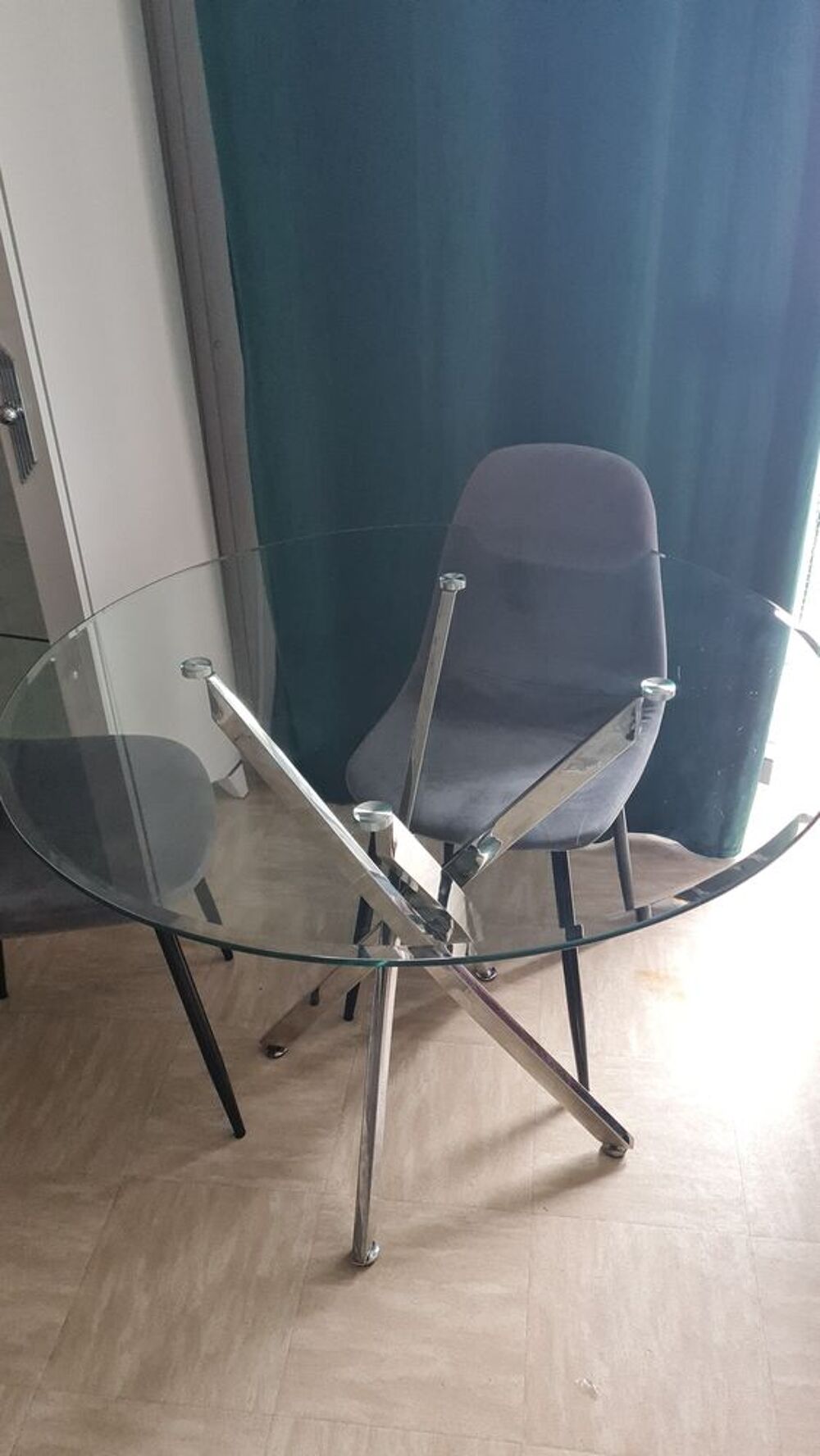Table a manger ronde avec 4 chaise Meubles