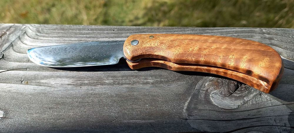 Couteau pliant &agrave; friction Sports