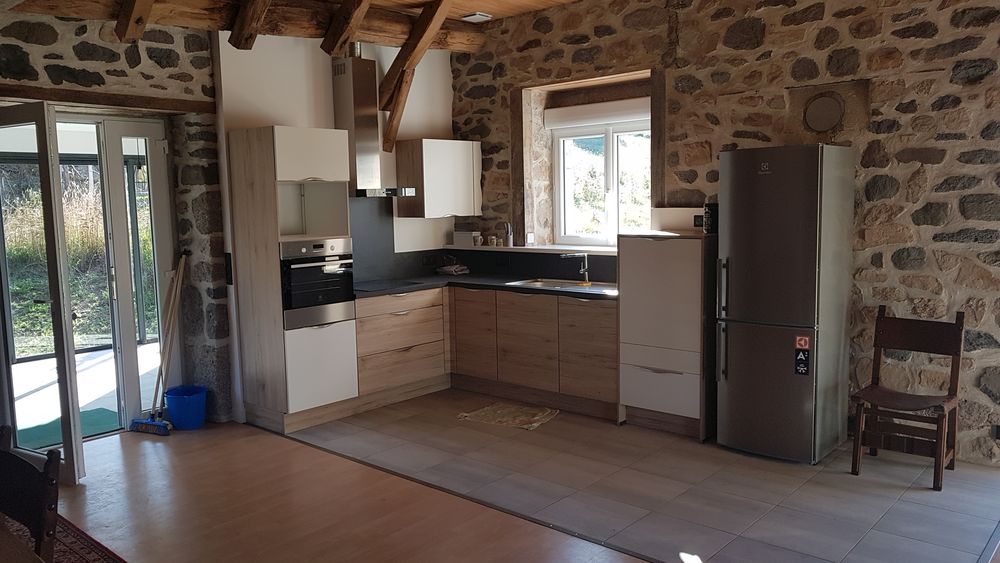 Location Maison Maison rénovée Sainte-geneviève-sur-argence