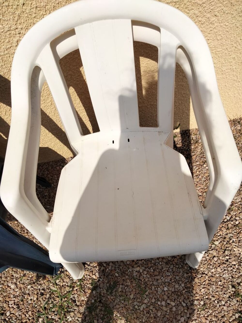 4 chaises ext&eacute;rieures Jardin