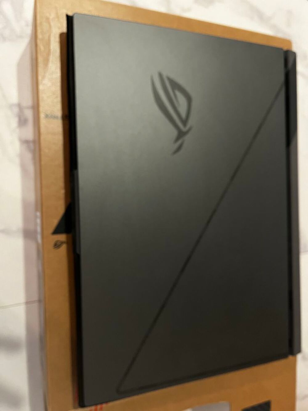PC Gamer ASUS ROG Strix G18 G814JV-N5179W Matériel informatique