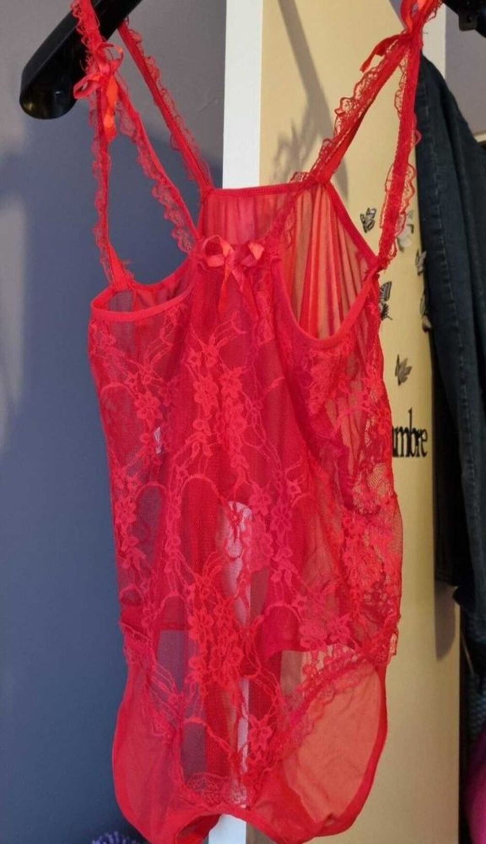 Tr&egrave;s joli body rouge dentelle Vêtements