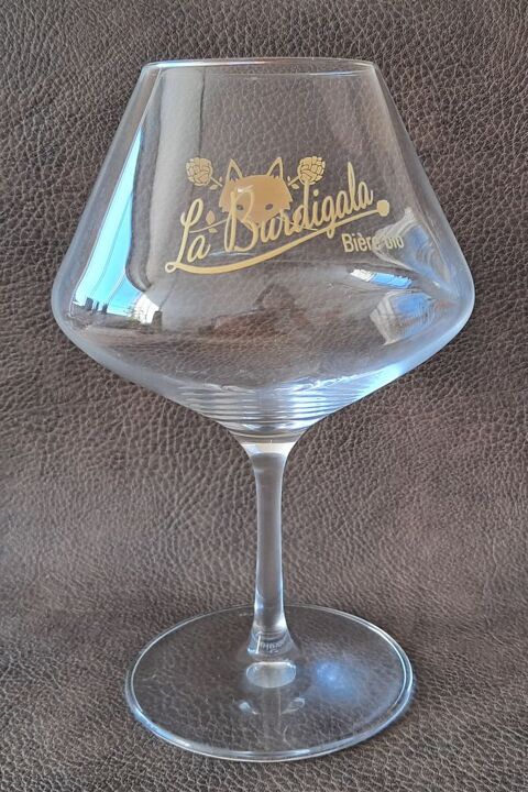 verre à pied en cristal bière bio la Burdigala  Mauguio-Carnon-Plage (34)