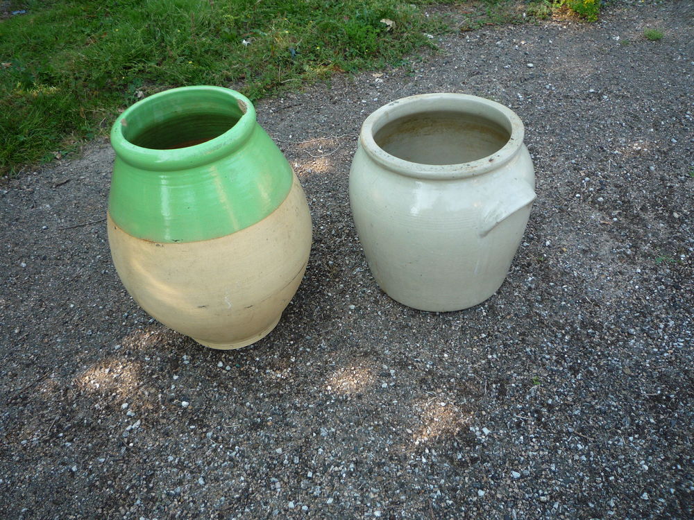 Jarre/graissier/vase jardin/porte parapluie
Jardin