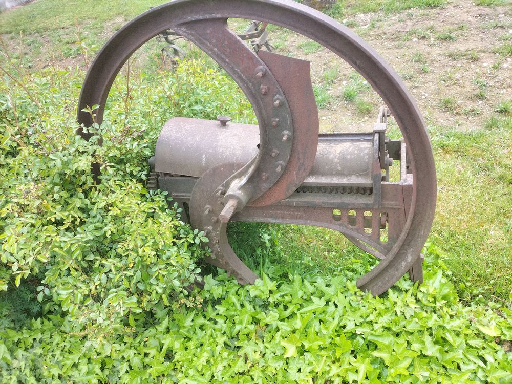 Ancienne roue / broyeur / hachoir 