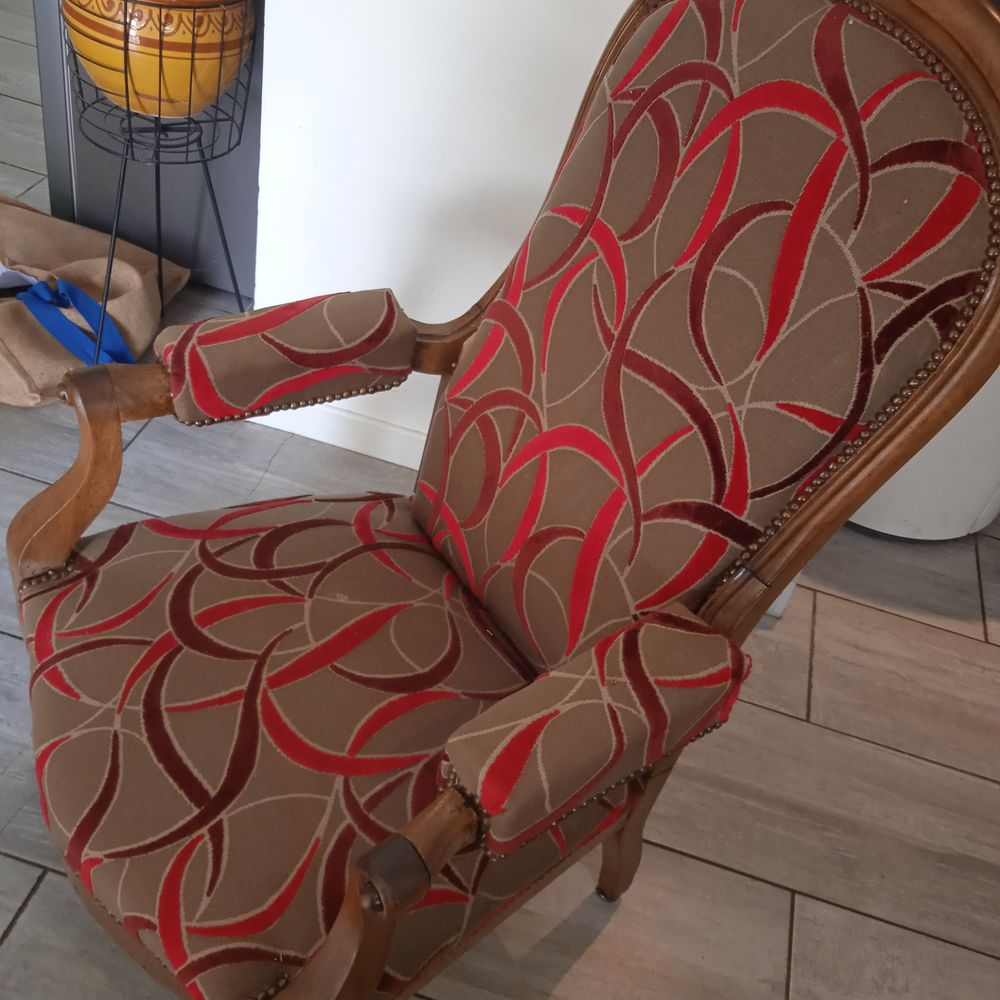 Voltaire bois massif avec cremaillere relook&eacute; tissus rouge Meubles