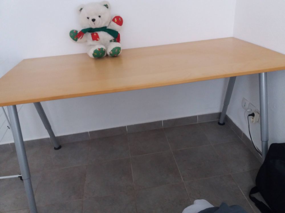 bureau IKEA plus accessoires pour meuble Ikea Meubles